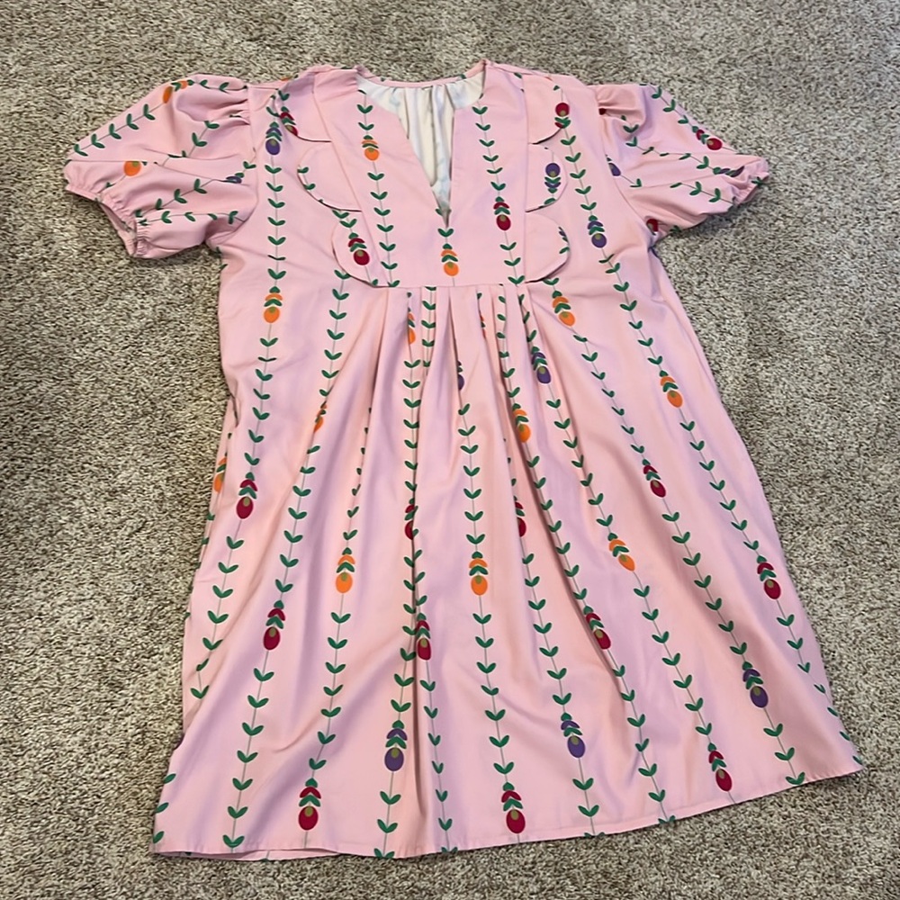 Cute pink floral shift dress, size medium